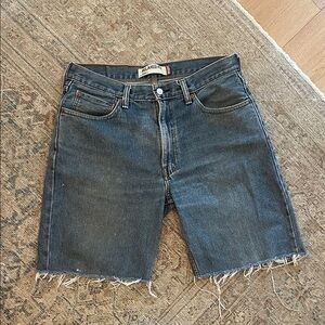 Cutoff Levi’s denim shorts jorts